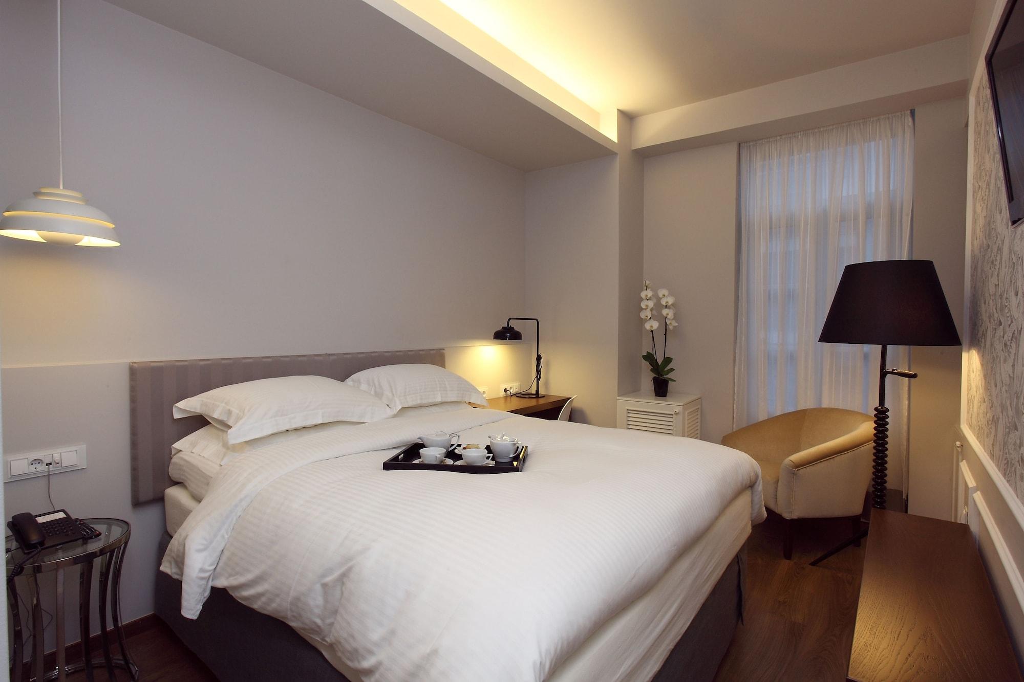 Hotel Metropolis Ioannina Bagian luar foto