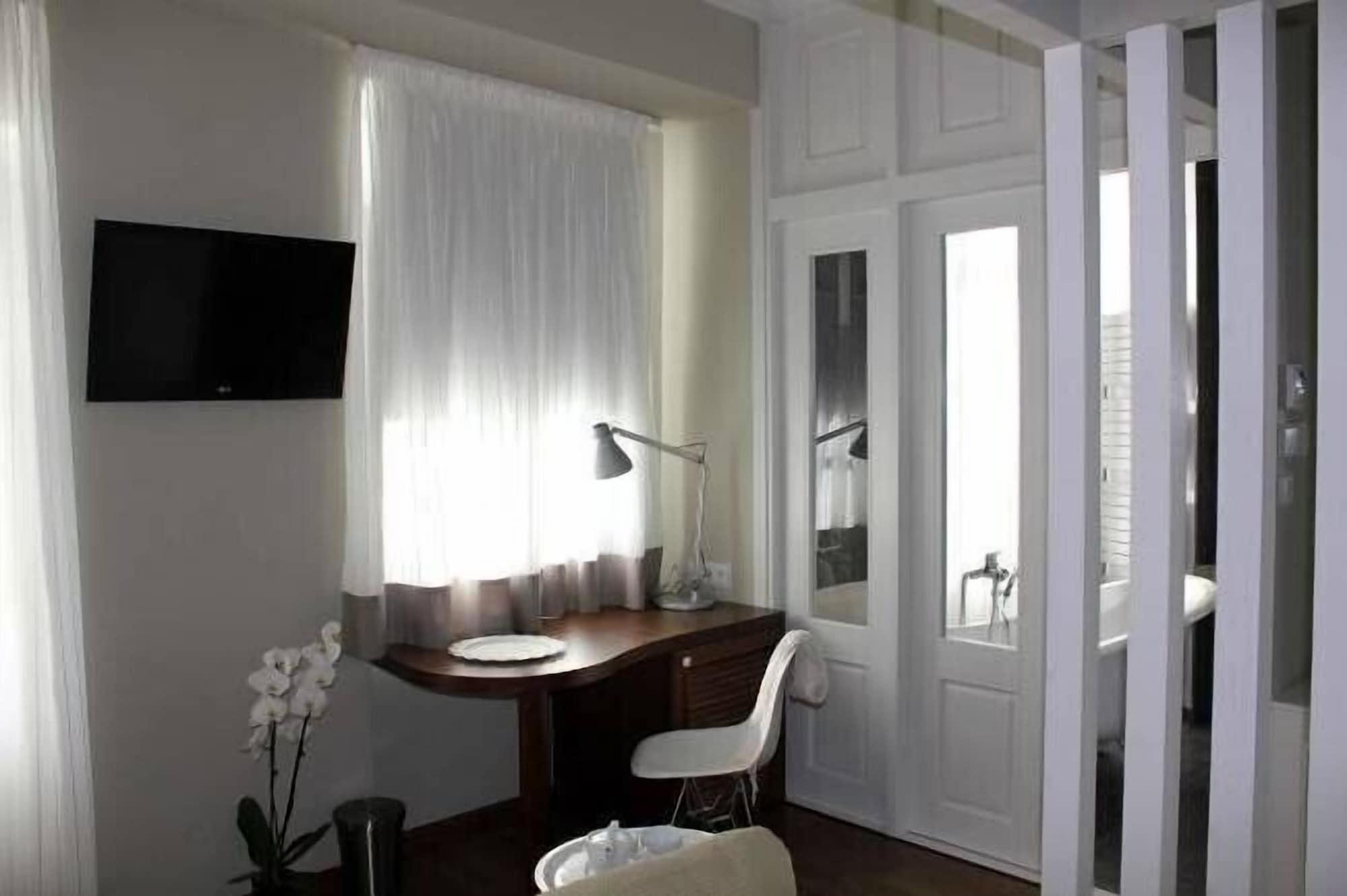 Hotel Metropolis Ioannina Bagian luar foto